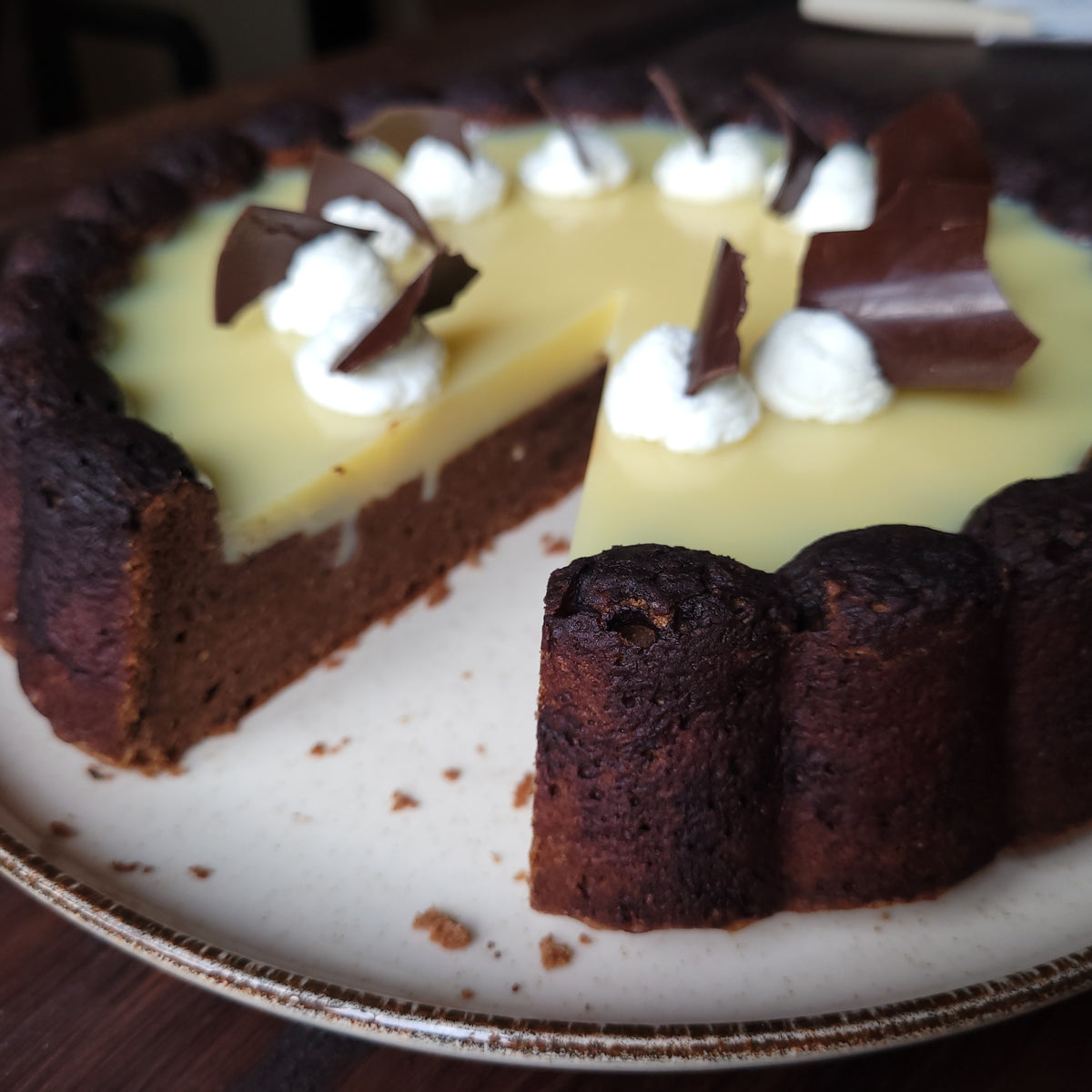 Tort de ciocolată cu ganache de ciocolată albă