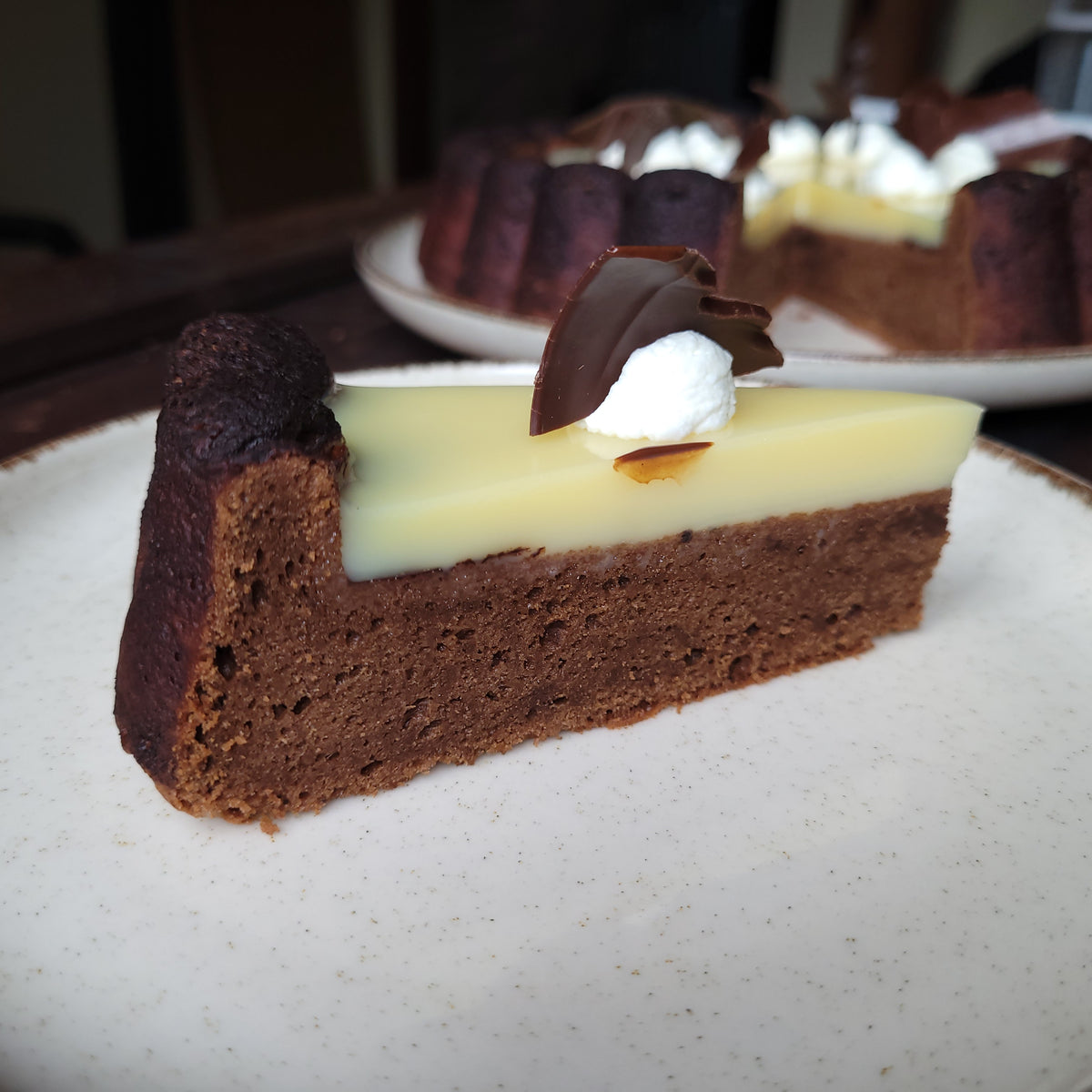 Tort de ciocolată cu ganache de ciocolată albă