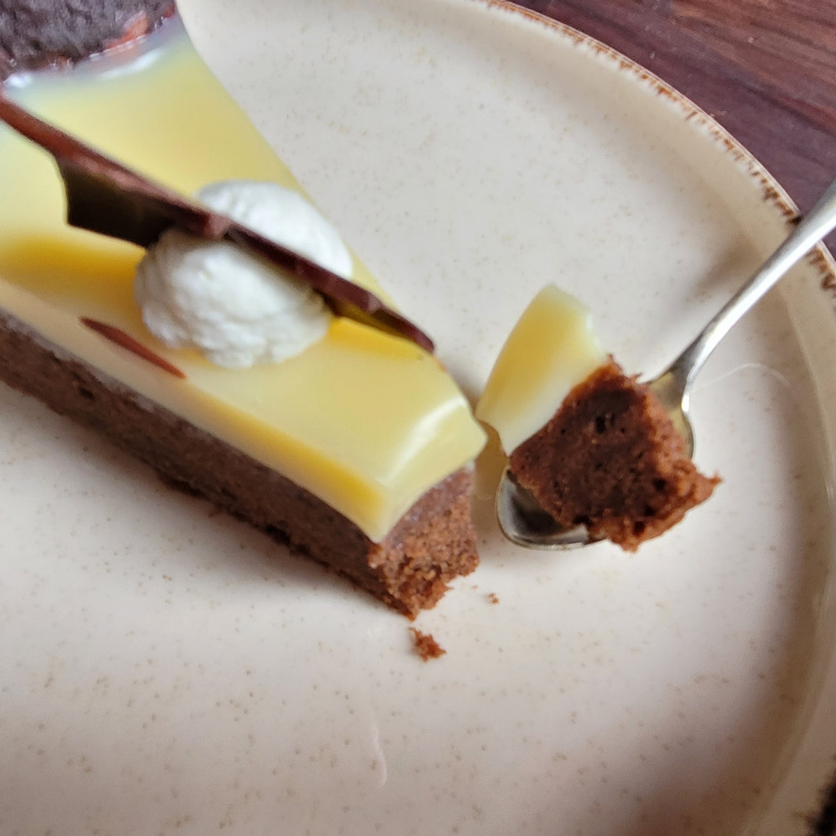 Tort de ciocolată cu ganache de ciocolată albă